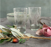 Cargar imagen en el visor de la galería, Vaso Alto Agua o Jugo / Tallado &quot;Flor y Espigas&quot;