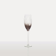 Cargar imagen en el visor de la galería, Copa Champagne bicolor, gris. Diseño: “Flor y Espigas”.