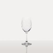 Cargar imagen en el visor de la galería, Copa de Vino Cristal Italiano / Tallado: “Flor y Espigas”.