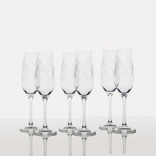 Cargar imagen en el visor de la galería, Set 6 copas Champagne/ Pisco Sour, tallado “Flor y Espigas”.
